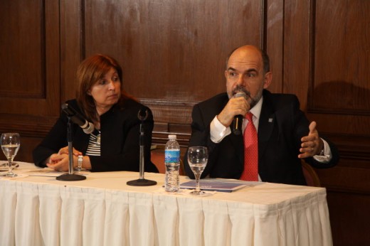 Sr. Alfredo J. Pérez  GERENTE DE SERVICIOS POSTALES DE LA CNC  Sra. Serrana Bassini Casco SECRETARIA GENERAL DE LA UPAEP